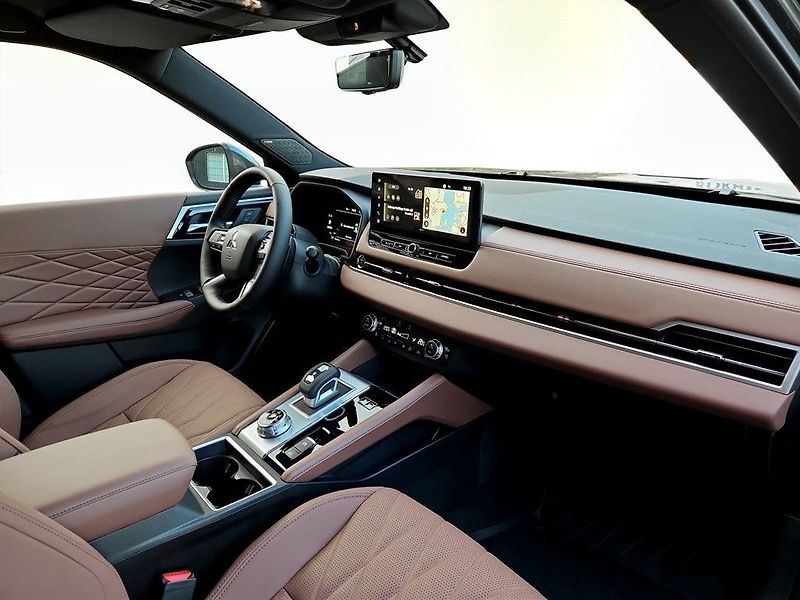 Mitsubishi Outlander (2025) 2.4 PHEV Instyle+ | 8 let záru - fotka 12 z 15