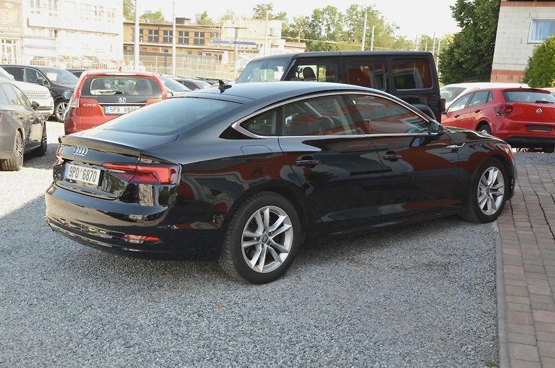 Audi A5 (2019) 2.0 TDi 140kW AT / Bi-XENON - fotka 6 z 36