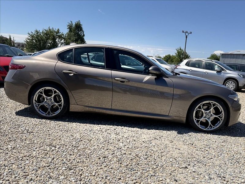 Alfa Romeo Giulia 2,2 A/T 110kW BIXENON KŮŽE - fotka 4 z 24
