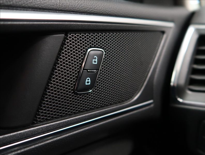 Ford S-MAX 2,0 EcoBlue NAVI KAMERA VÝHŘEV - fotka 21 z 46