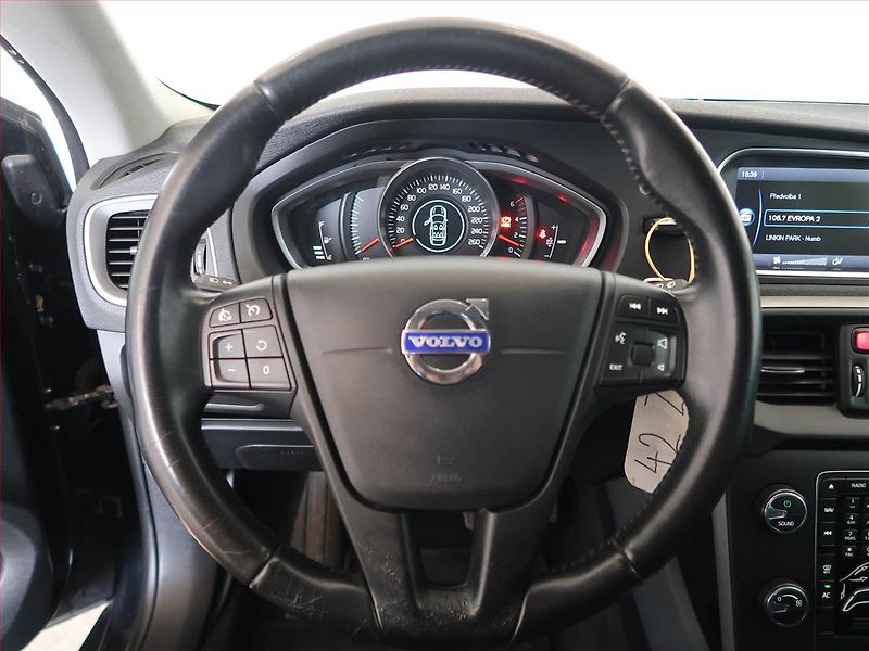 Volvo V40 (2014) 1.6 D2, Serv.kniha, Navi - fotka 14 z 14