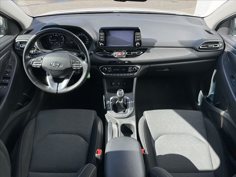 Hyundai i30 1,5 T-GDI Combi Family Smart - fotka 6 z 22