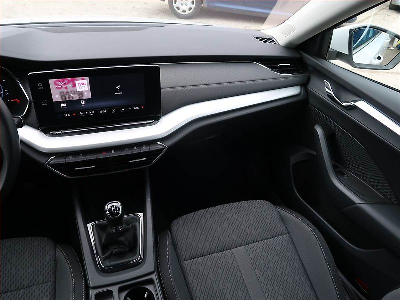 Škoda Octavia (2023) Style 2.0 TDI, ČR,1.maj - fotka 8 z 19