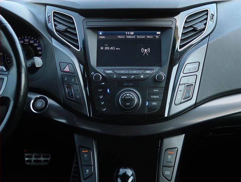 Hyundai i40 (2018) Premium 1.7 CRDi, Automat - fotka 12 z 23