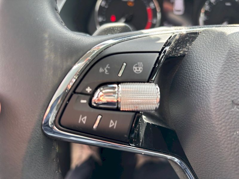 Škoda Octavia (2024) COM M-HEV AMB TS 110/1.5 A7F - fotka 17 z 29