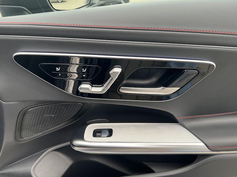 Mercedes-Benz CLE (2024) AMG 53 4MATIC 330kW - fotka 48 z 64
