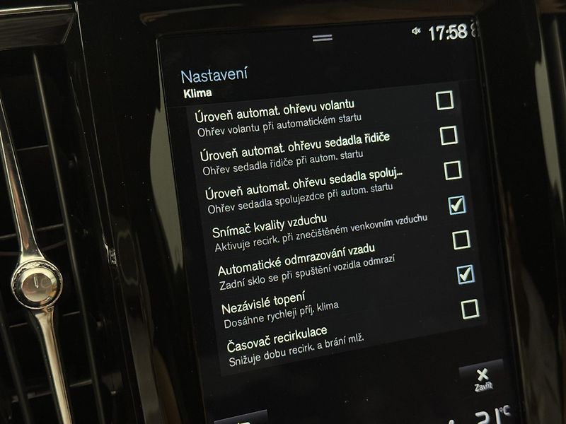 Volvo V90 D4 MOMENTUM PRO POLESTAR AUT - fotka 42 z 47
