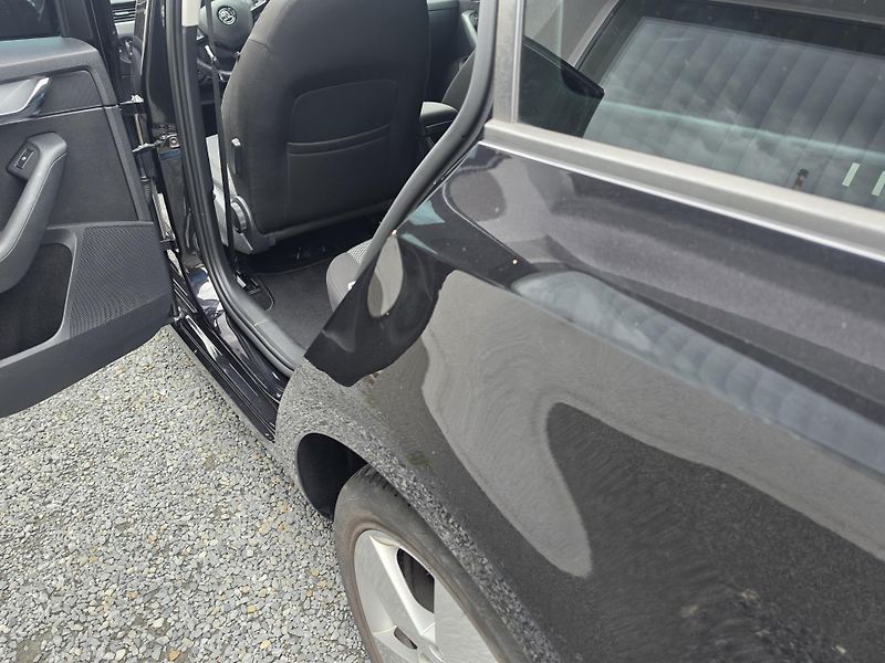 Škoda Octavia 2.0TDI DSG Tz - fotka 9 z 23