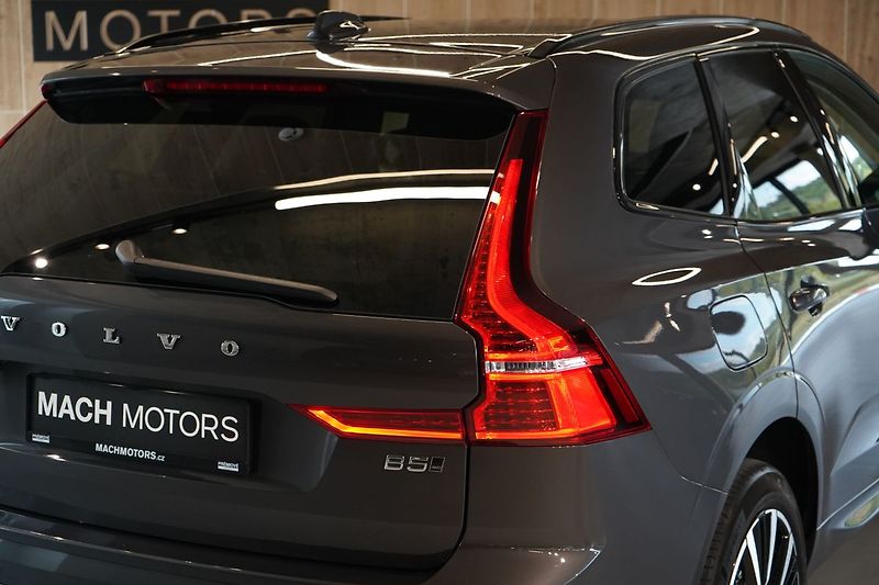 Volvo XC60 B5 AWD Plus Dark, Ventilace - fotka 10 z 46