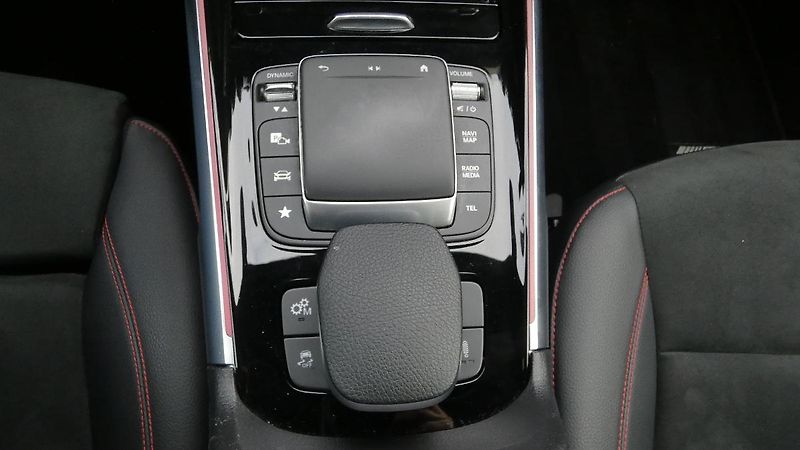 Mercedes-Benz GLB 35 4MATIC AMG - fotka 17 z 23