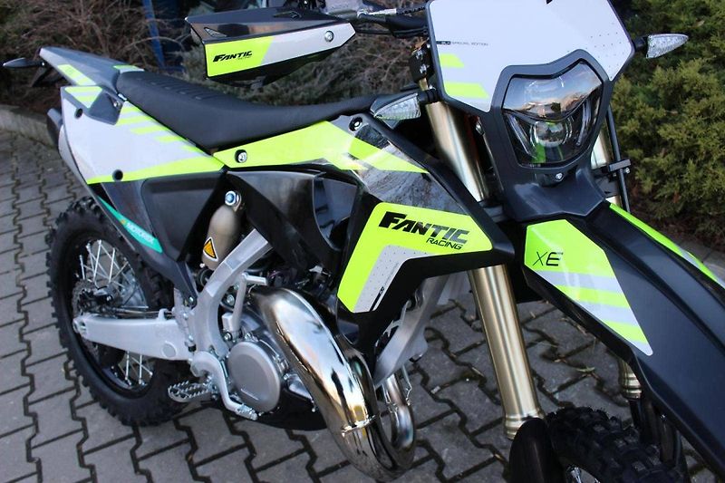 Fantic XE 125 (2024) 2024  ENDURO 125  2T VČ HOMOLO - fotka 3 z 7