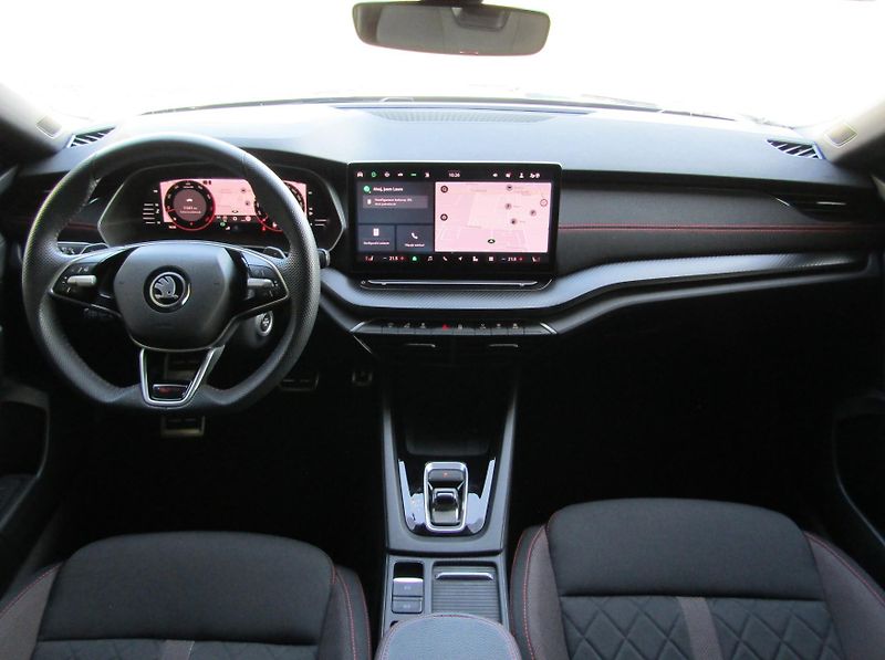 Škoda Octavia IV FL RS 2.0 TSI /195kW 7st.au - fotka 16 z 30