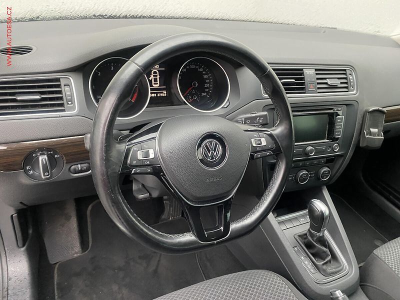 Volkswagen Jetta (2014) 2.0 TDi, DSG, bixen, TZ - fotka 13 z 20