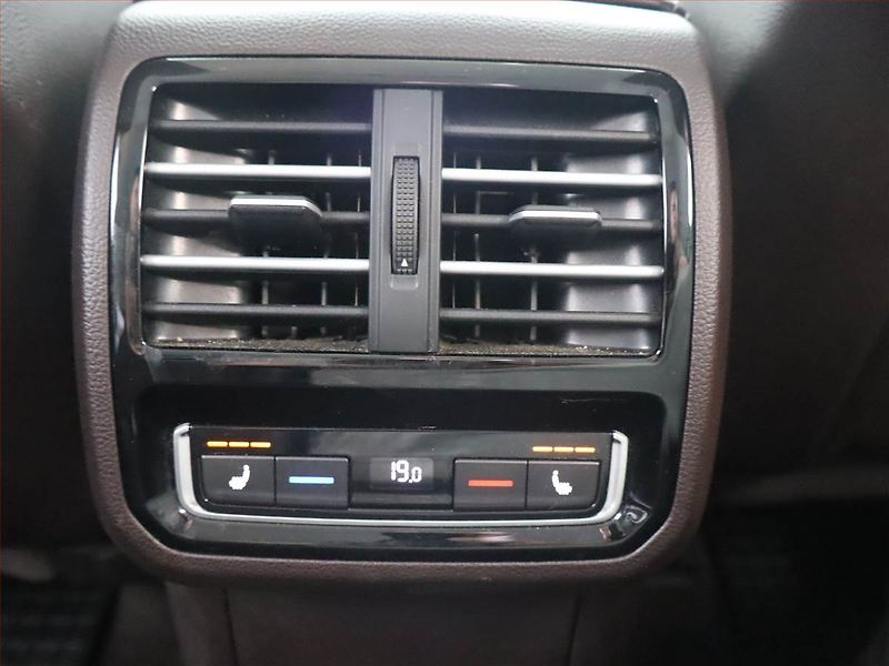 Volkswagen Passat (2015) Exclusive 2.0 BiTDI, 4X4 - fotka 19 z 23