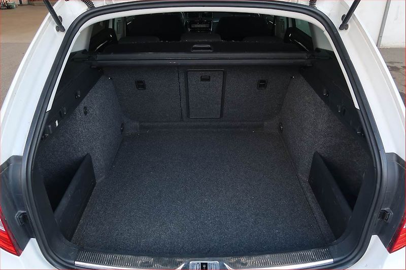 Škoda Superb (2014) 1.6 TDI, Tempomat - fotka 13 z 14