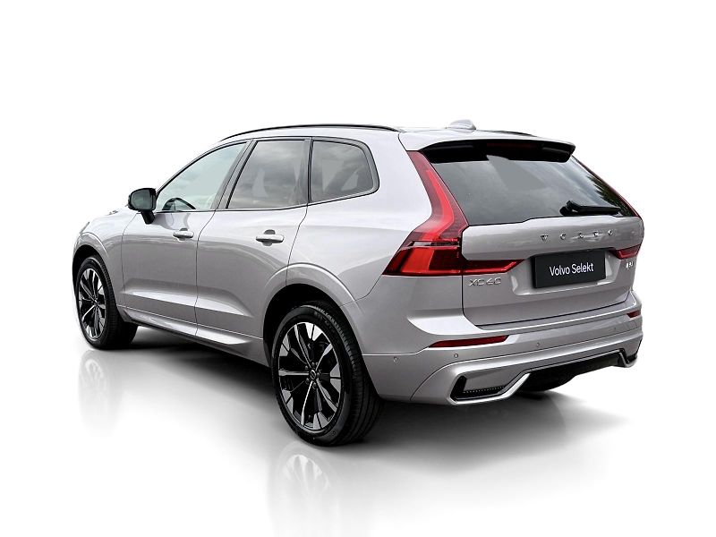 Volvo XC60 B5 AWD PLUS DARK +komplety kol - fotka 3 z 49