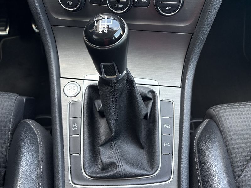 Volkswagen Golf 1,6 TDI rozvody spojka servis - fotka 17 z 33