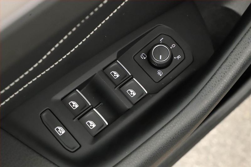 Volkswagen Passat (2023) Elegance 2.0 TDI - fotka 9 z 20