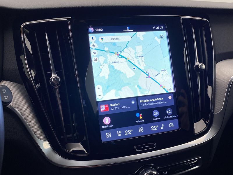 Volvo V60 T6 AWD PLUG-IN DARK REZERVACE - fotka 8 z 58