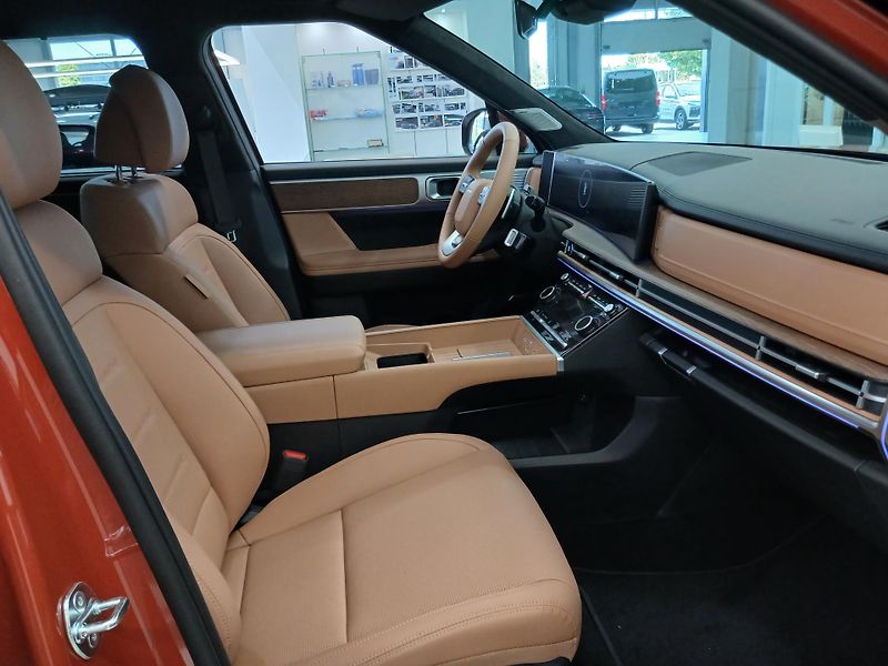 Hyundai Santa Fe 7S 25 1,6TGDI PHEV - fotka 7 z 8