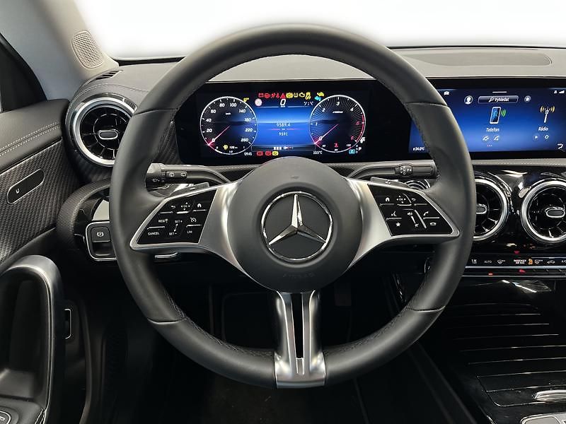 Mercedes-Benz CLA 180d Shooting Brake Progressiv - fotka 11 z 21
