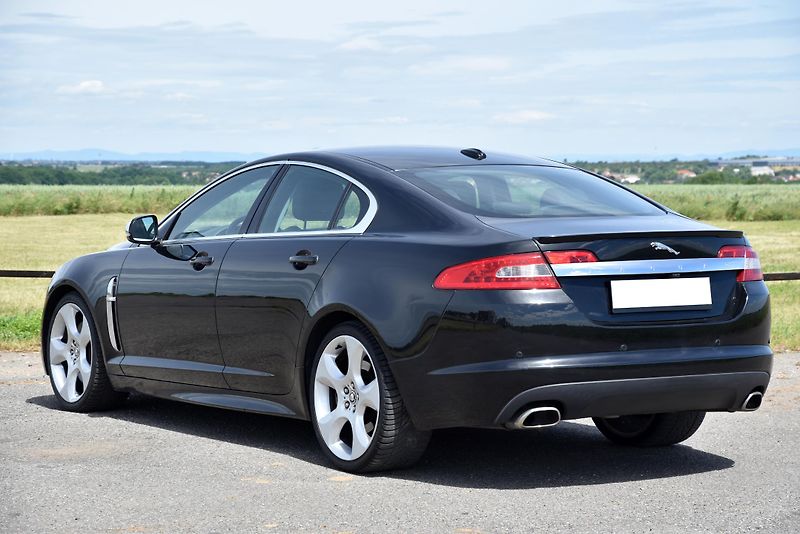 Jaguar XF 3.0 V6 S 202 kW A/T,XENON,NAVI - fotka 3 z 48