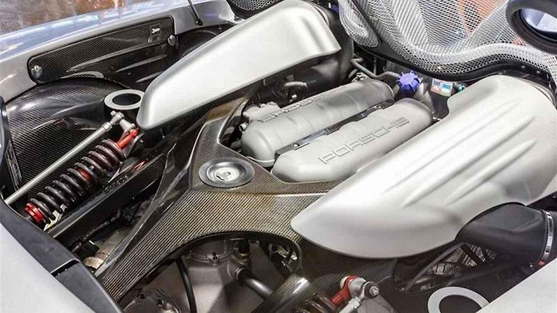 Porsche Carrera GT jako nové