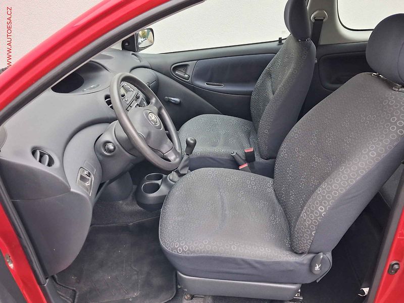 Toyota Yaris (2004) 1.0 VVTi, 2.maj,ČR, AC - fotka 9 z 13