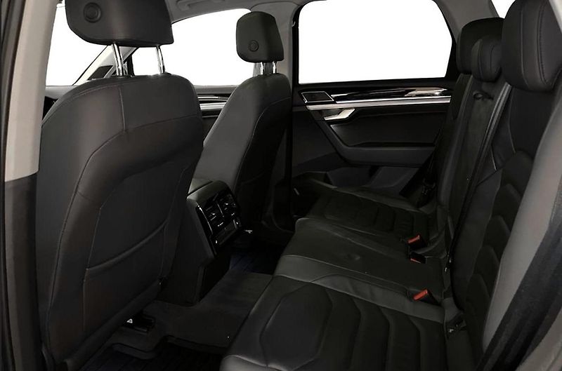 Volkswagen Touareg 3.0 V6 TSI AWD Pano  - fotka 9 z 20