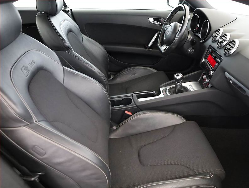 Audi TT (2009) 1.8 TFSI - fotka 7 z 16