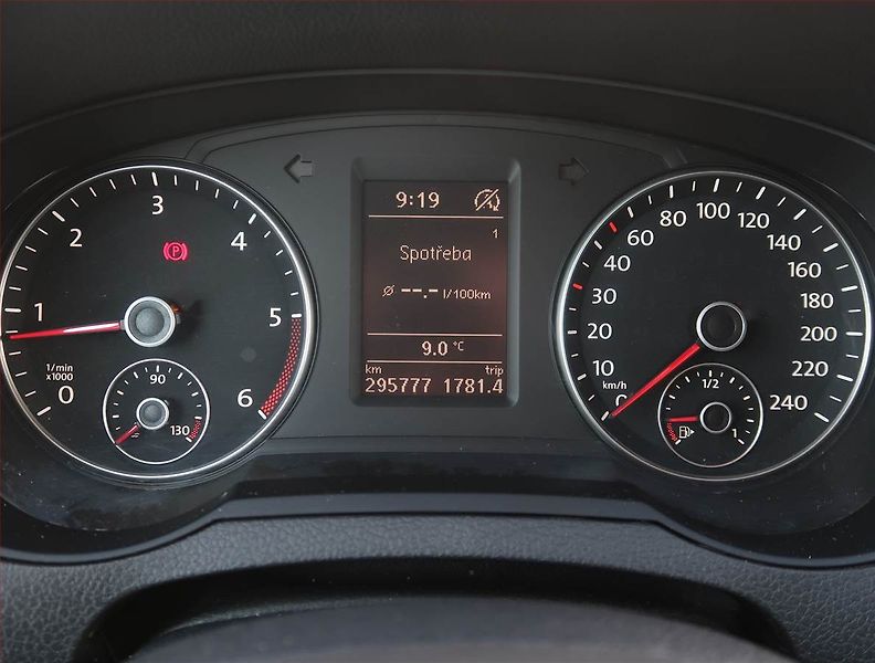 Volkswagen Sharan (2014) 2.0 TDI, 4X4, Serv.kniha - fotka 11 z 19