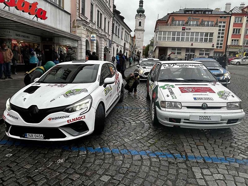 Tragédie, která se odehrála v rámci 58. ročníku Rallye Šumava, kdy po nehodě zemřela navigátorka Alena Krejčíková (41), nezasáhla jen příznivce rallye, ale její kamarády, jelikož byla na Klatovsku doma.