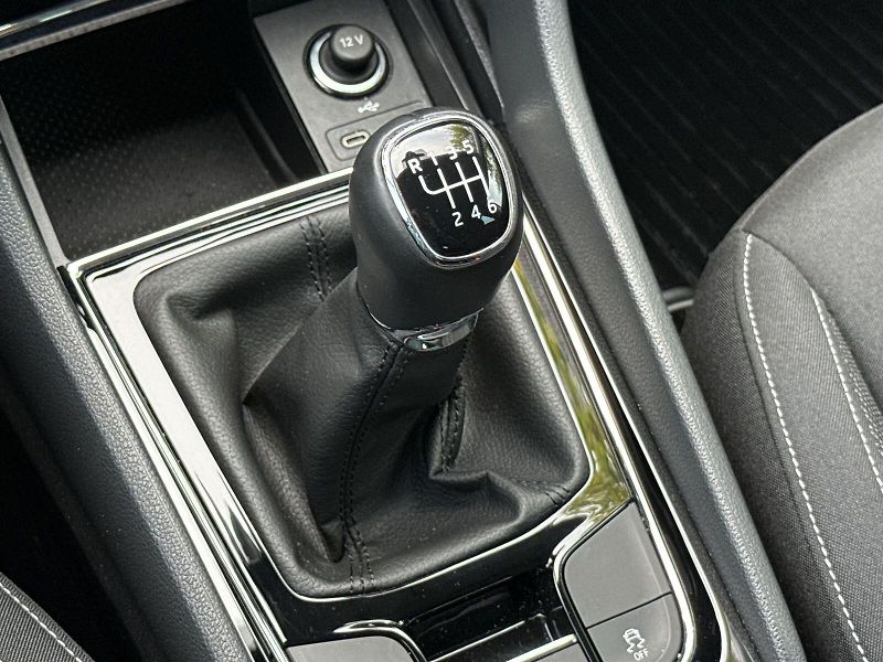 Škoda Karoq (2024) 1.5 TSI Selection - fotka 18 z 32