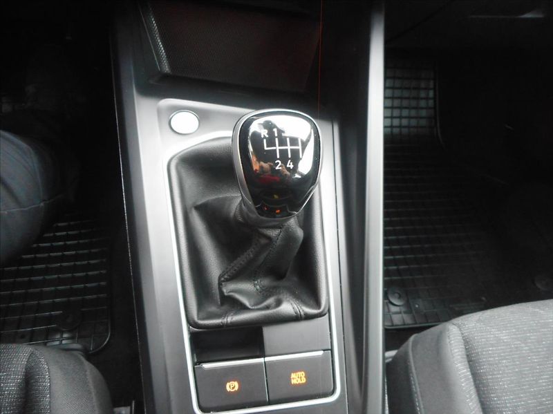 Volkswagen Golf 1,5 TSi 1.Majitel ČR - fotka 9 z 23