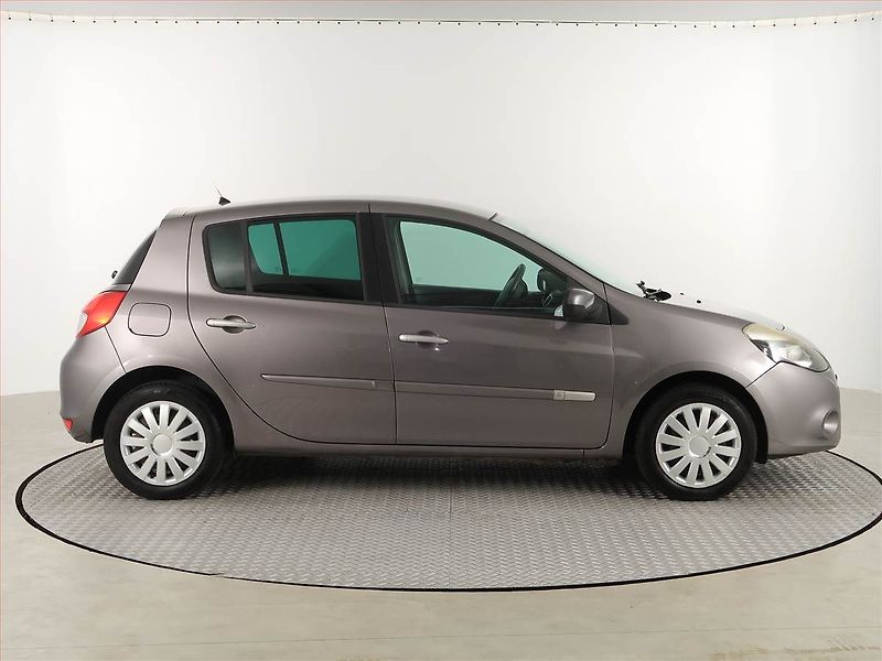 Renault Clio (2011) 1.2 16V , nová STK - fotka 6 z 15