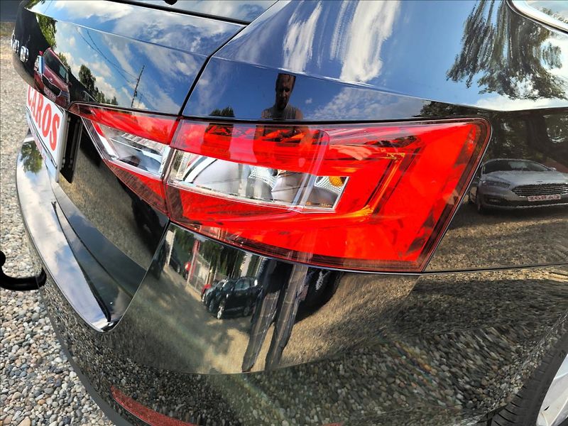 Škoda Superb 1,5 zálohováno - fotka 45 z 50