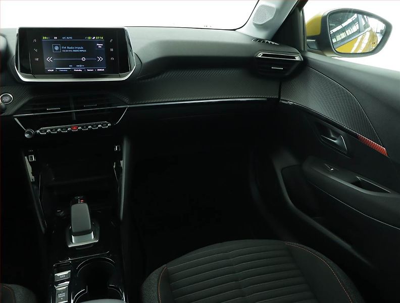 Peugeot 208 (2021) 50 kWh, SoH 90%, Automat - fotka 8 z 18