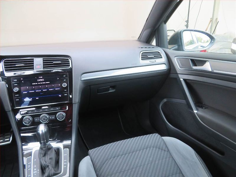 Volkswagen Golf (2019) R-Line 1.6 TDI, Automat - fotka 8 z 17