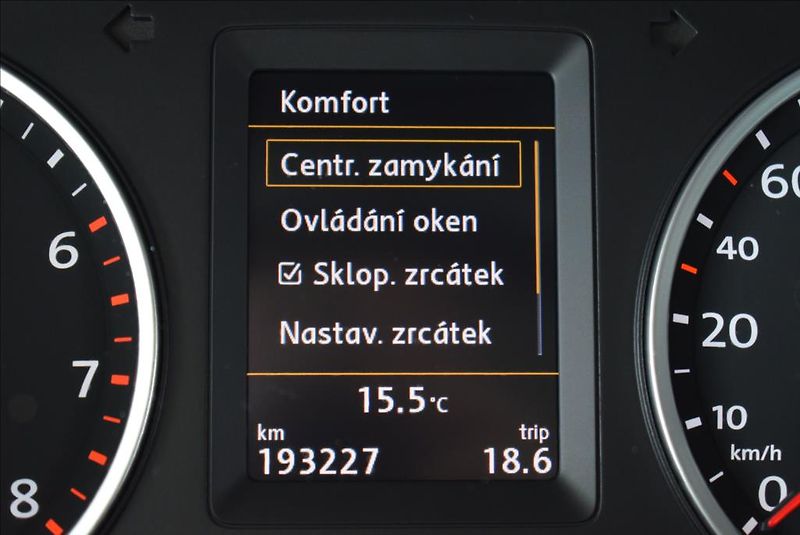 Volkswagen Tiguan 1,4 TSi, 1.maj,navi,kůže,pano, - fotka 23 z 32