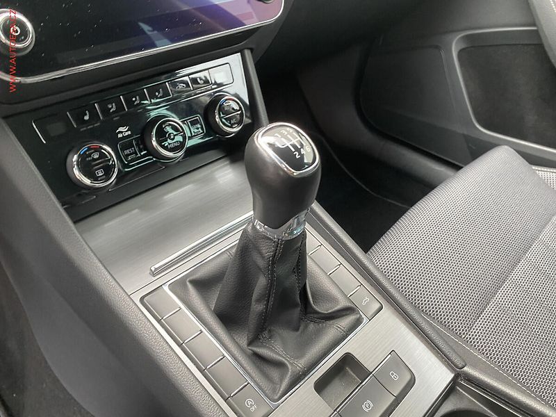 Škoda Superb (2020) 2.0 TDi, Style, LED, navi - fotka 16 z 18