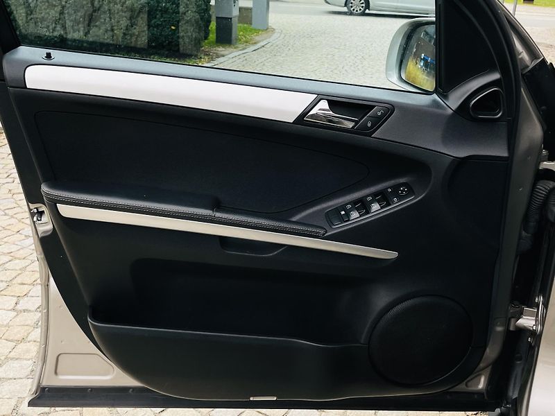Mercedes-Benz Třídy M 320CDI 165KW 4MATIC TAŽNÉ 3500 - fotka 31 z 42