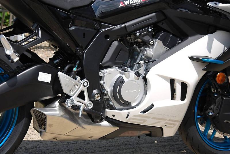 CFMOTO (2026) 675 SR-R - fotka 15 z 25