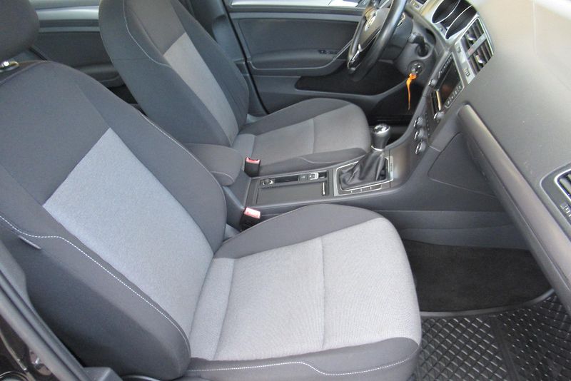 Volkswagen Golf 1.6 TDI 4MOTION AUT. KLIMA - fotka 16 z 21