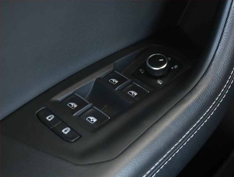 Volkswagen Touareg (2019) R-Line 3.0 TDI - fotka 16 z 27