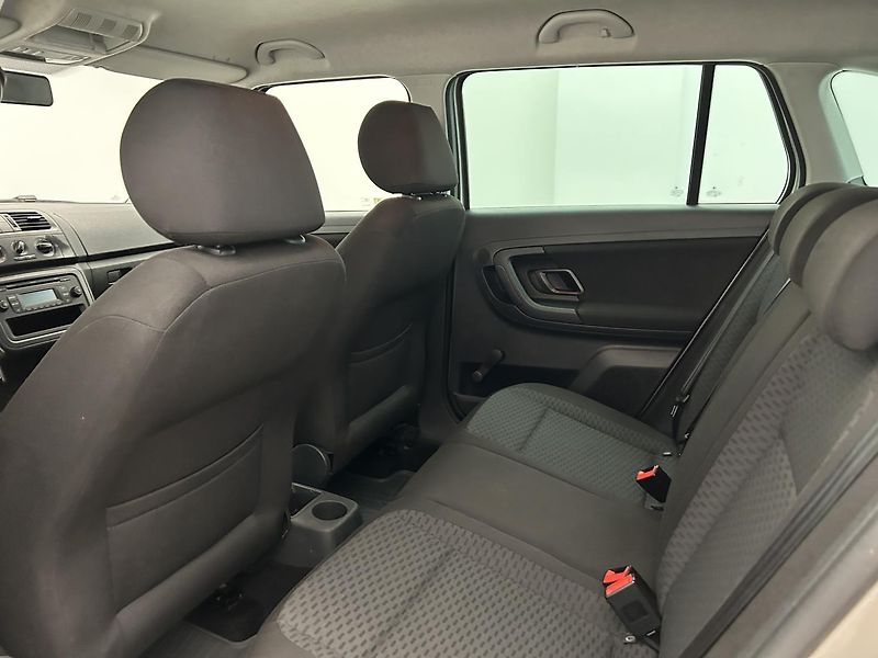 Škoda Fabia 1.2 TSI Ambiente - fotka 14 z 22