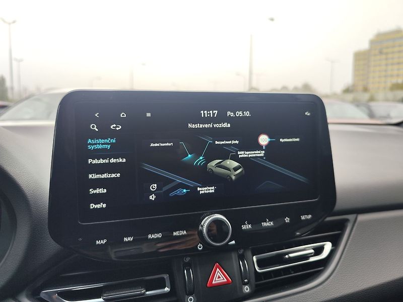Hyundai i30 1.5 T-GDI/103kW N-Line DCT - fotka 17 z 35