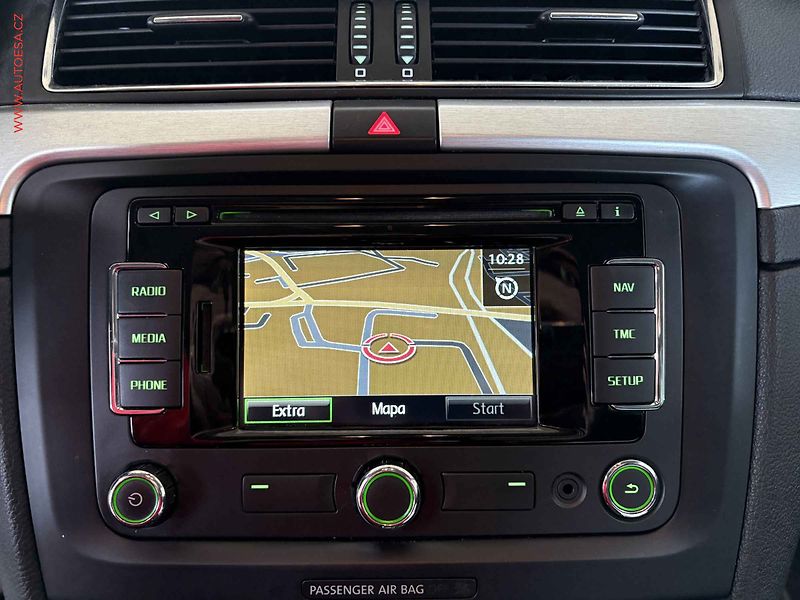 Škoda Superb (2014) 2.0 TDi, DSG, xenon - fotka 11 z 17