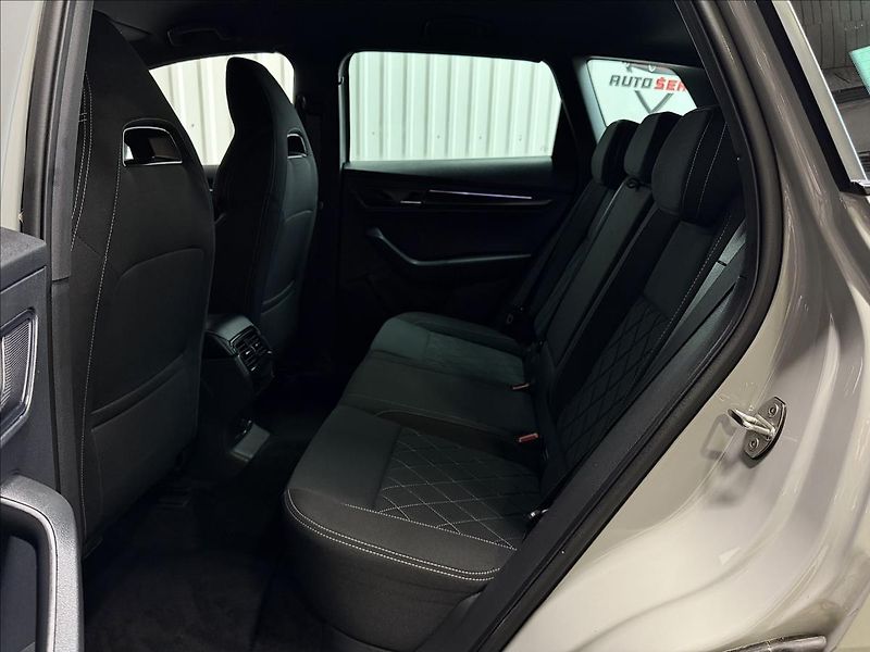 Škoda Karoq 2.0TDI DSG ACC SPORTLINE - fotka 31 z 37