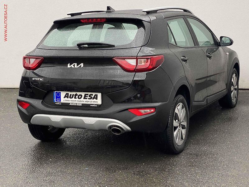Kia Stonic (2024) 1.2i, 1.maj,ČR, AC, kamera - fotka 4 z 20