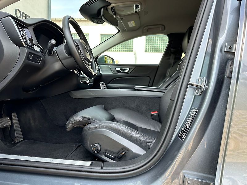Volvo V60 CC/B4/AWD/Momen/TažZ/H&K/Ihned - fotka 12 z 24